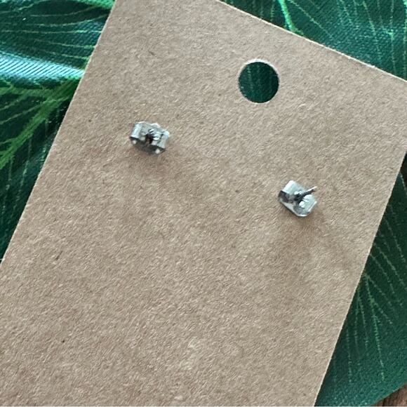 BOGO FREE BLACK 3d heart enamel earrings - Picture 4 of 5